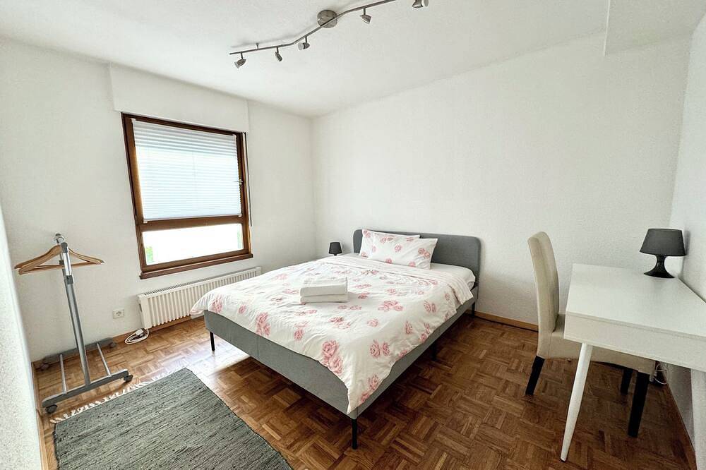 Ganze Wohnung, H&H Home-Quite and cozy central apartment near Park in Sindelfingen in Sindelfingen, Landkreis Böblingen