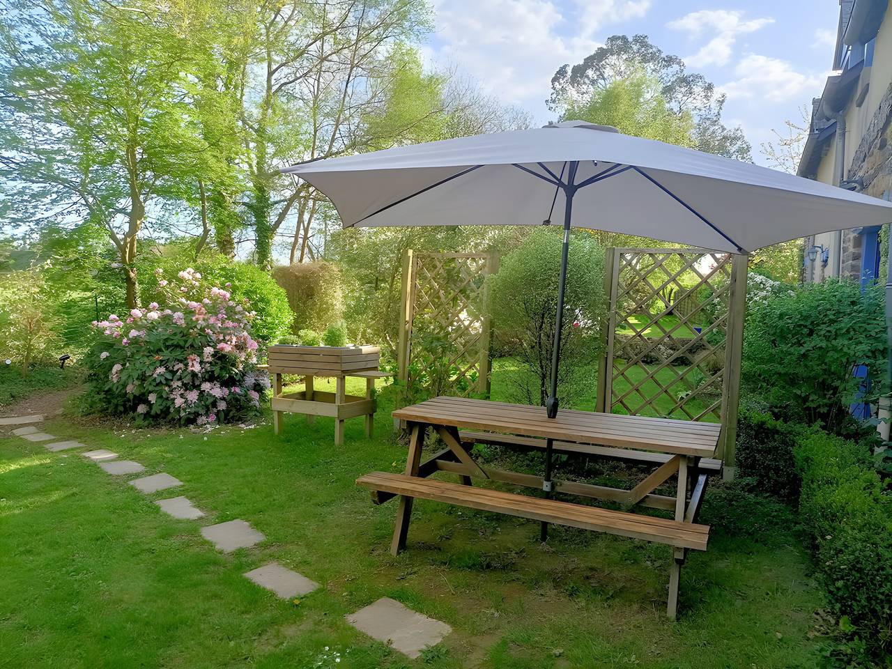 Ferienhaus „Gîte La Longère de Brocéliande“ mit privatem Garten in Paimpont, Rennes und Umgebung