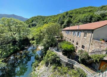 Gîte pour 4 personnes, avec jardin et vue à Burzet