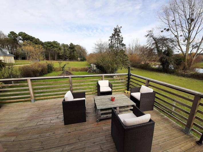 Location de vacances pour 9 personnes, avec vue et terrasse, animaux acceptés à Neuville-sur-Sarthe