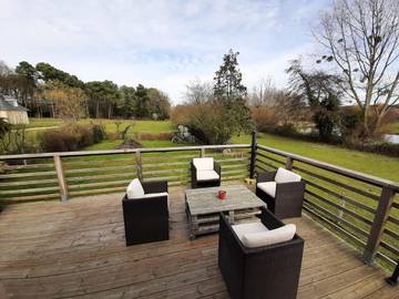 Location de vacances pour 9 personnes, avec terrasse et vue, animaux acceptés à Neuville-sur-Sarthe