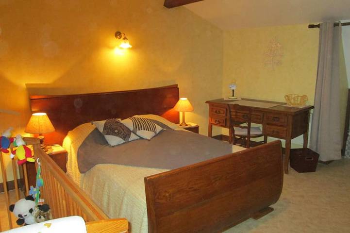 Encantadora Casa Rural: 3 Habitaciones, Terraza, Wifi, y Acepta Mascotas en la Bella Breheville in Verdún