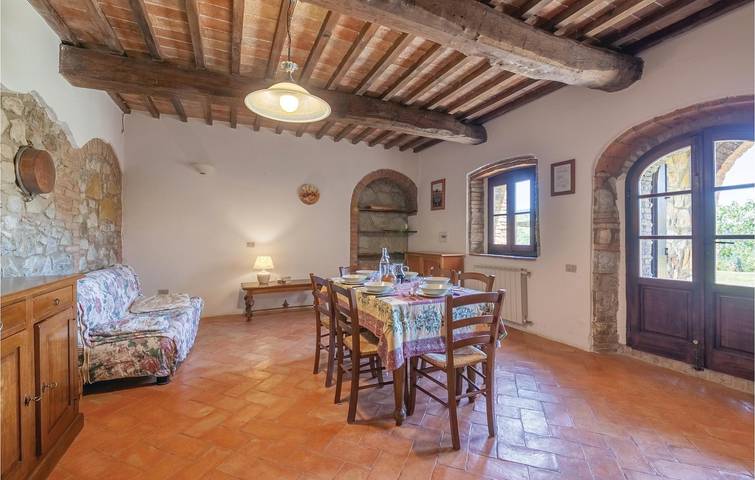 Appartamento intero, Accogliente appartamento di 90mq con parcheggio, letto matrimoniale, piscina e cucina in Montecatini Val di Cecina, Pisa e dintorni