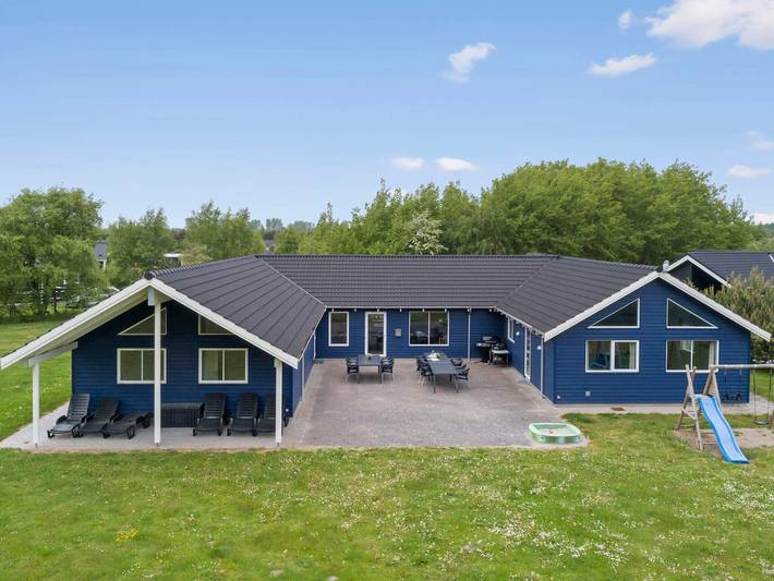 Vacation rental for 20 people, with Terrace and Pool in Zealand