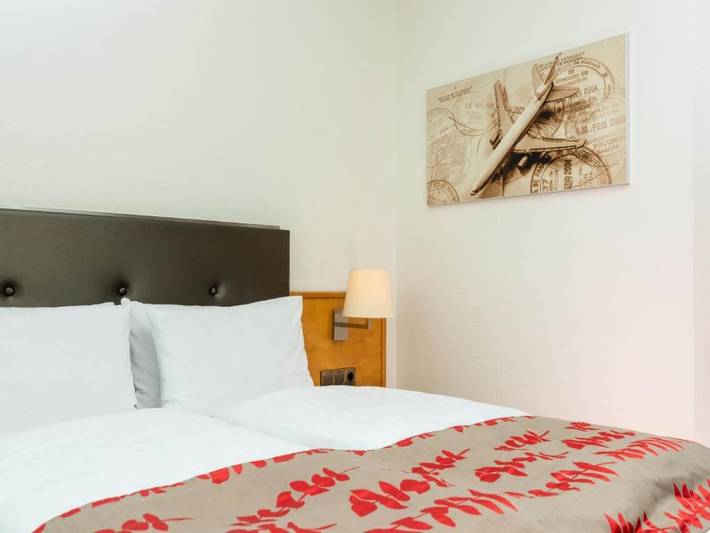 Entire apartment, Sunday Hotel Frankfurt Standard Double Room in Neu-Isenburg, Landkreis Offenbach