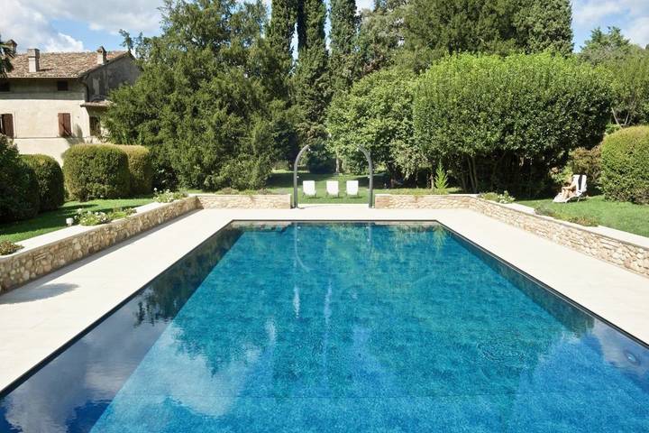Gîte pour 6 personnes, avec Terrasse et Jardin ainsi que Piscine et Vue à Solferino