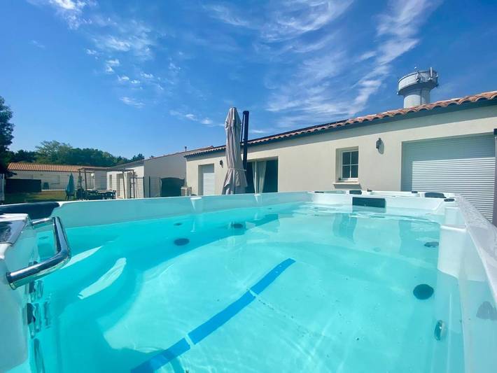 Location de vacances pour 6 personnes, avec Jacuzzi et Terrasse ainsi que Jardin et Piscine à Saint-Sauveur-d'Aunis - 2