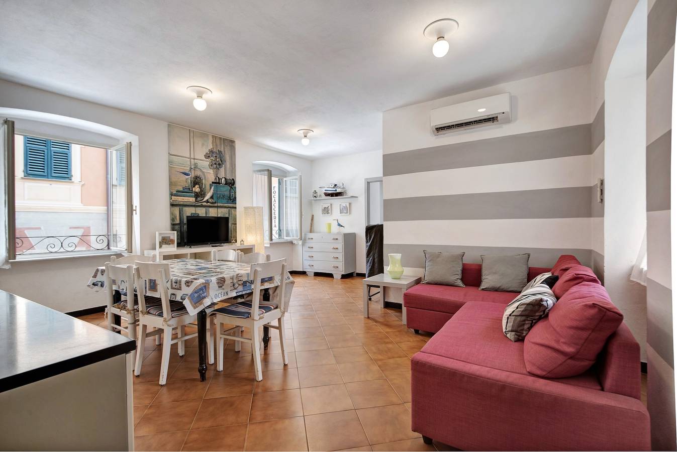 Entire apartment, Apartment 'Oceane Paradise - Churchill' with Sea View, Balcony and Wi-Fi in Levanto, Levanto Municipality