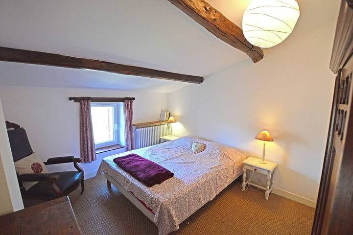 A beautiful, restored farmhouse in a quiet setting, with an enclosed garden for dogs and a stunning view. in Viviers, Privas (arrondissement)