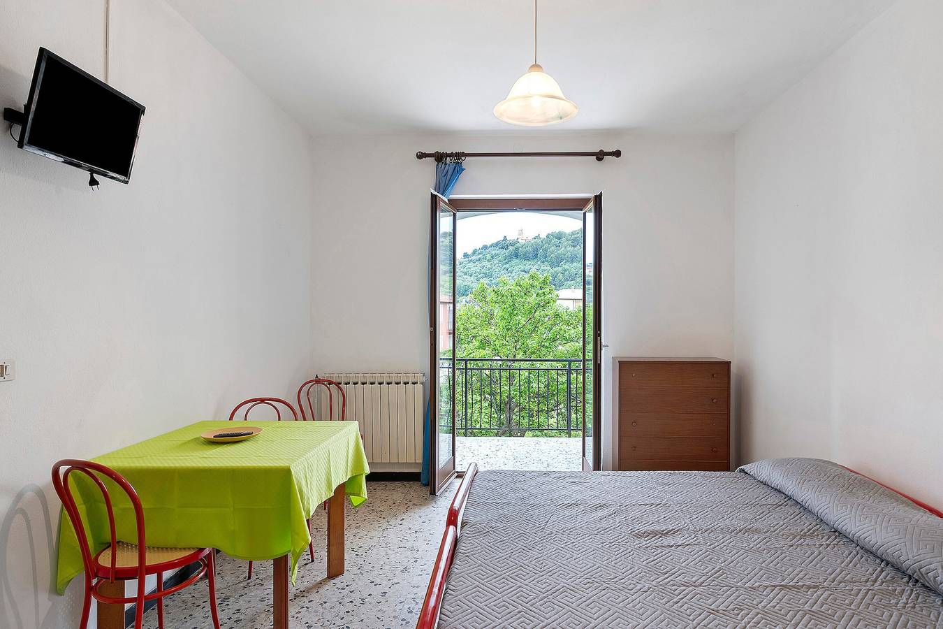Ganze Wohnung, Apartment '603' mit privater Terrasse und Gemeinschaftsgarten in Diano Castello, Riviera di Ponente
