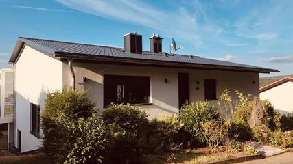 Ferienwohnung für 4 Personen, mit Garten und Sauna sowie Balkon in Rhens