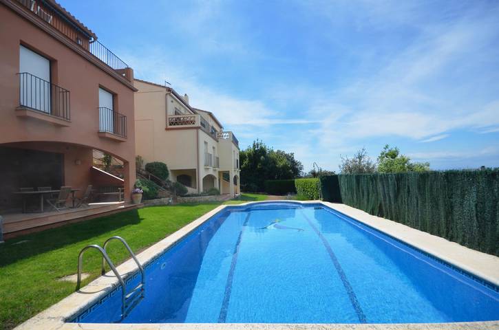 Location maison jumelée avec piscine communale à Begur in Centre Begur, Begur