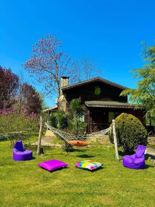 Chalet für 6 Personen, mit Whirlpool und Terrasse sowie Garten und Ausblick auf Bali