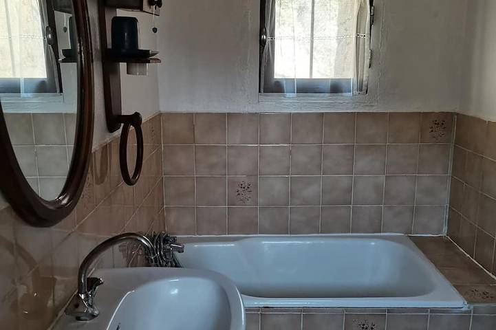 Gîte pour 5 personnes, avec jardin et terrasse à Renno