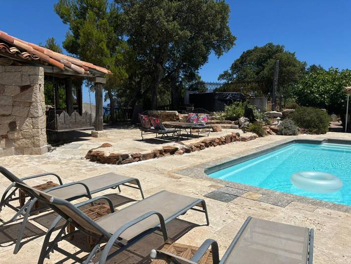 5*-Luxusvilla mit privatem Pool und Spa in Strandnähe in Fautea, Conca