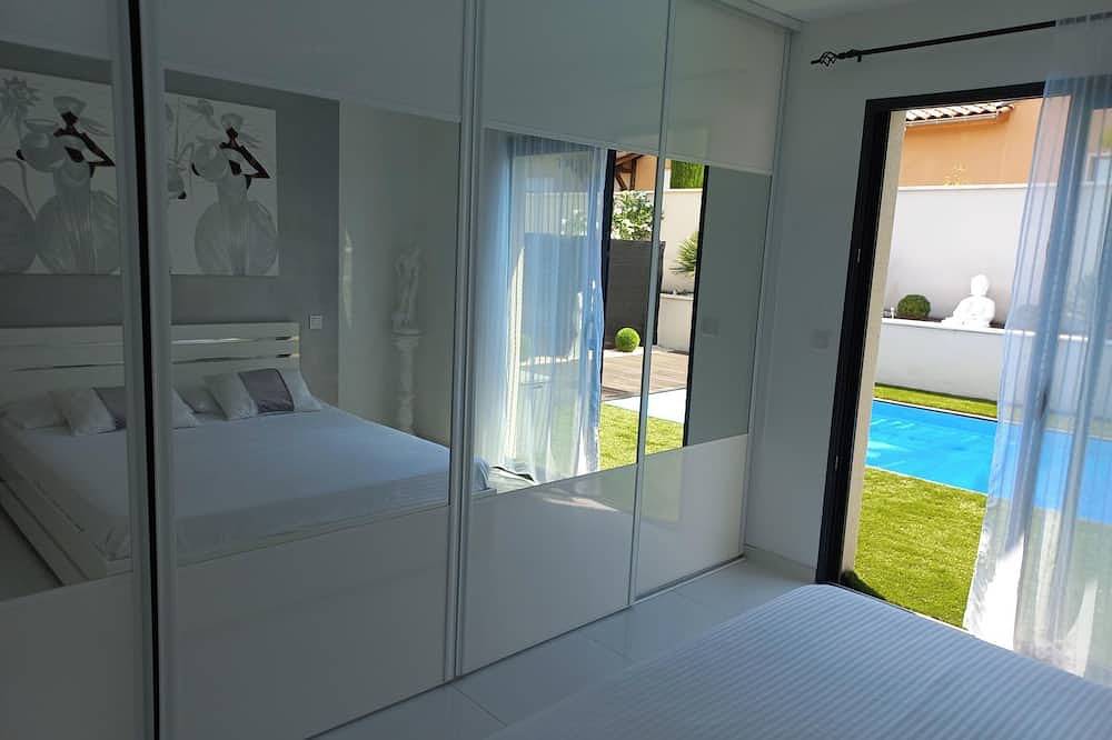 Splendide Villa Gleizé avec Piscine & Jacuzzi   25 mns Centre de Lyon in Gleizé, Beaujolais