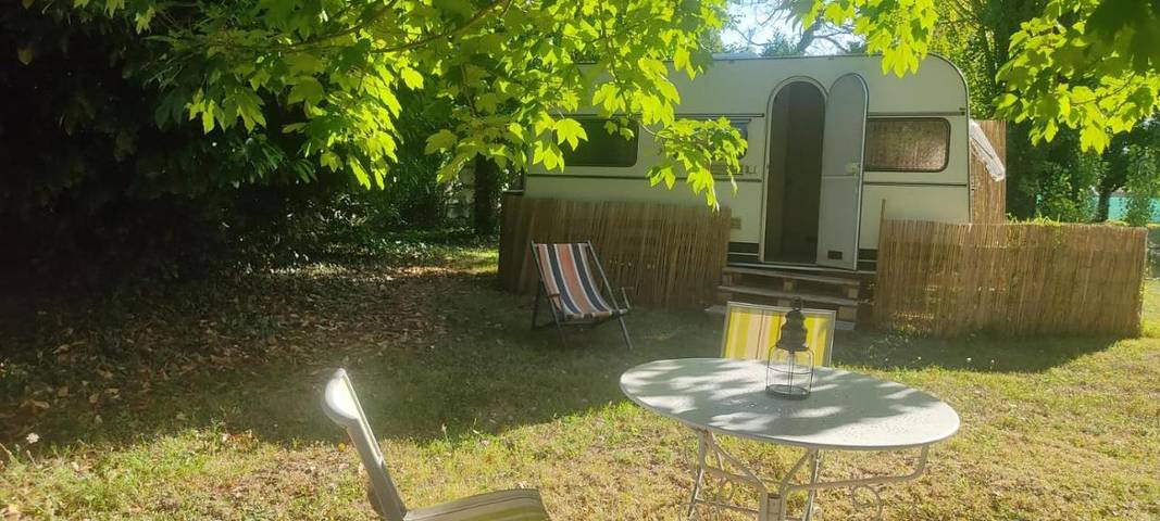Camping pour 2 personnes, avec vue ainsi que terrasse et jardin