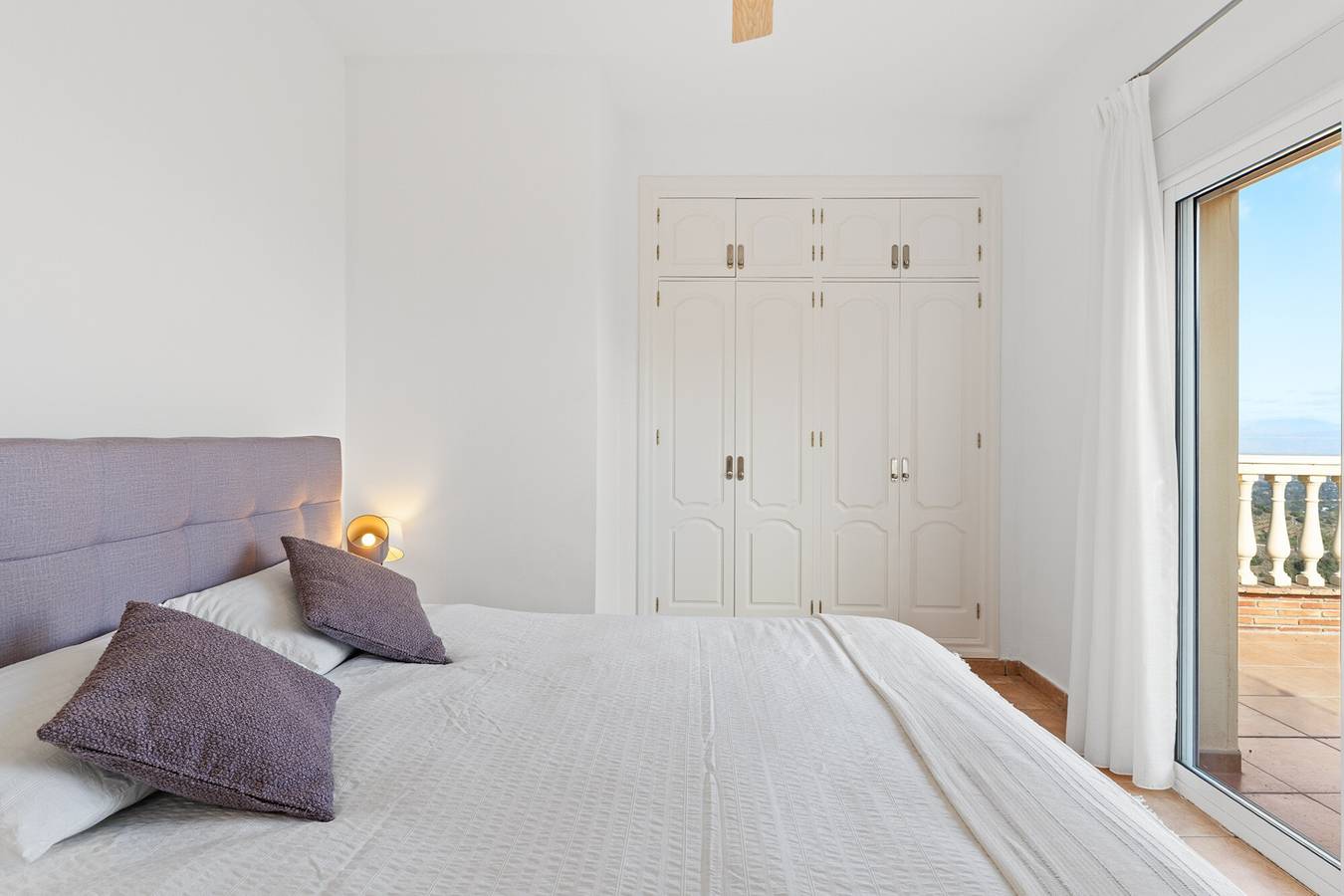 Chambre « Brise Mimosa » avec vue sur la montagne, Wi-Fi et climatisation in Alhaurín el Grande, Province de Málaga
