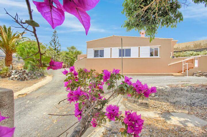 Charmante Villa mit Pool, Balkon und WLAN in Strandnähe in Guía de Isora, Teneriffa Süd