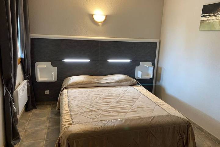 Entire apartment, Apartment t2 Ground floor - Marina d'Arone in Piana, Ajaccio region
