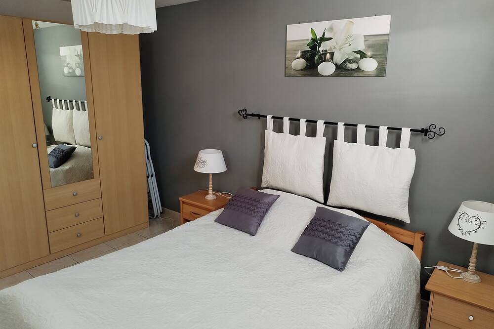 Appartement entier, Appartement en rez de jardin arborée + Piscine in Orange, Vaucluse