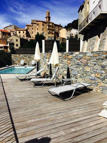 Gîte pour 2 personnes, avec vue ainsi que jardin et piscine à Omessa
