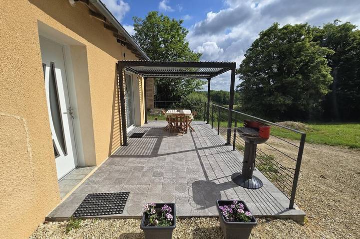 Gîte pour 2 personnes, avec jardin à Mensignac