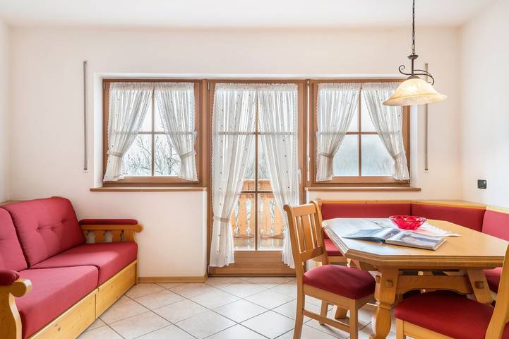 Appartement entier, Appartement 'Apartments Mirabell Margherita' avec vue sur les montagnes, terrasse partagée et Wi-Fi in Livinallongo del Col di Lana, Dolomiti Superski