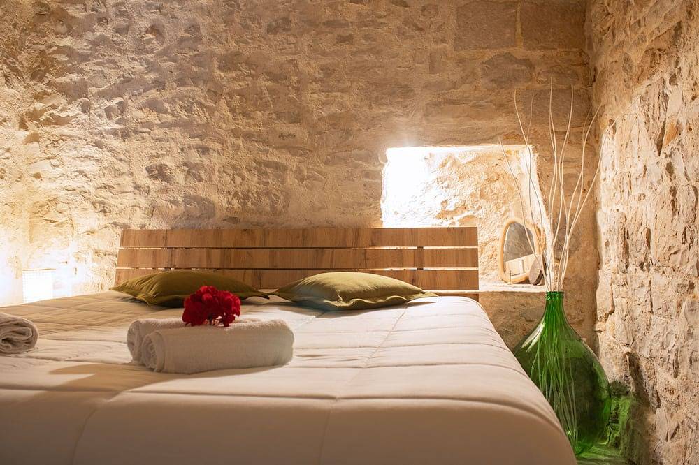 The Aura Stone Room: an oasis of charm, nestled in the heart of Corato in Puglia. in Corato, Nationalpark Alta Murgia