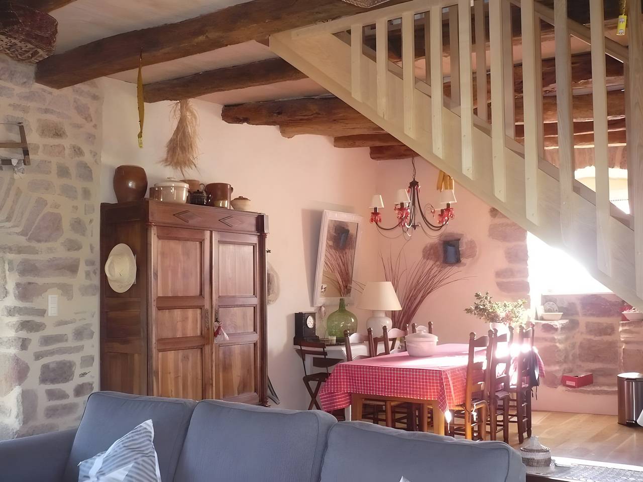 Typisches Steinhaus in ruhiger Lage im Norden von Aveyron in Coubisou, Parc naturel régional de l'Aubrac