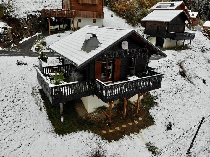 Chalet pour 7 personnes, avec vue sur le lac ainsi que vue et terrasse, animaux acceptés