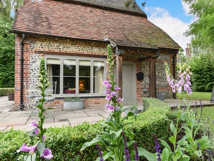 Log cabin for 4 people, with garden, with pets in Hampshire