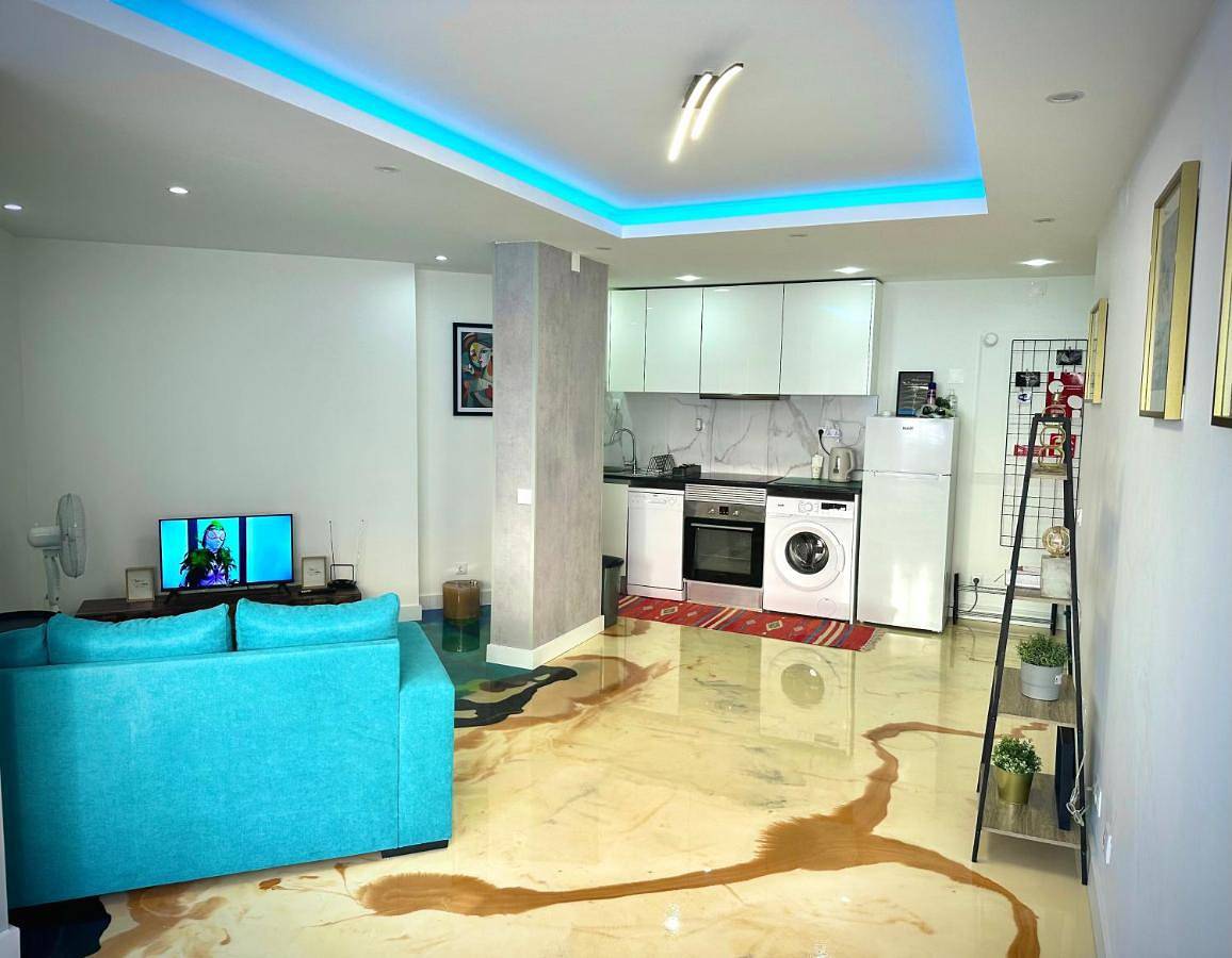 Apartamento inteiro, One-Bedroom Apartment in Paço de Arcos, Costa de Lisboa
