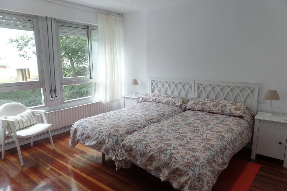 Ganze Wohnung, Elegante und komfortable Wohnung in einem Wohngebiet in Strandnähe in Santander, Kantabrische Küste