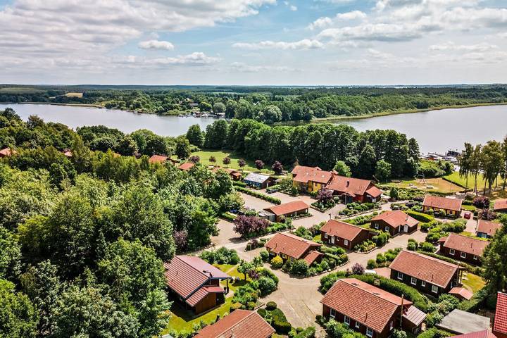 Ferienhaus Kathi am Jabelschen See mit Garten, Terrasse & Kamin in Jabel, Mecklenburgische Seenplatte