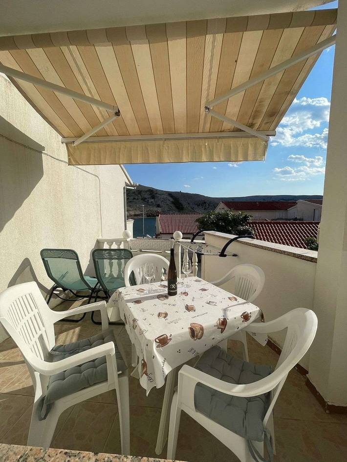 Vakantiewoning voor 3 personen, met balkon/terras op Pag
