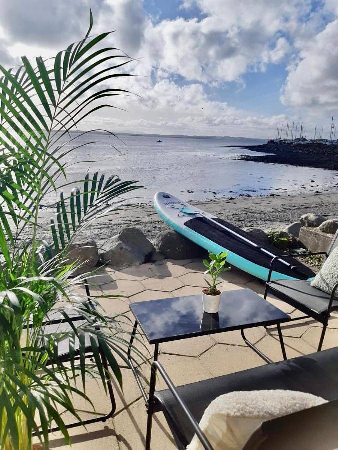 Relax with spectacular views and Hot Tub in Strangford Lough