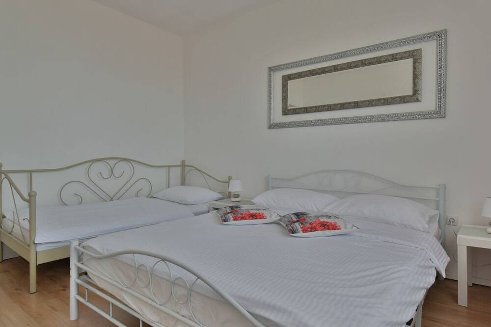 Ganze Wohnung, Apartman Adriana with sea view by Villas Guide in Novi Vinodolski, Primorje-Gorski Kotar