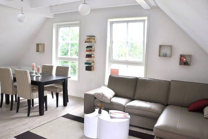 Ferienwohnung für 5 Personen, mit Balkon und Whirlpool sowie Garten in Groß Mohrdorf