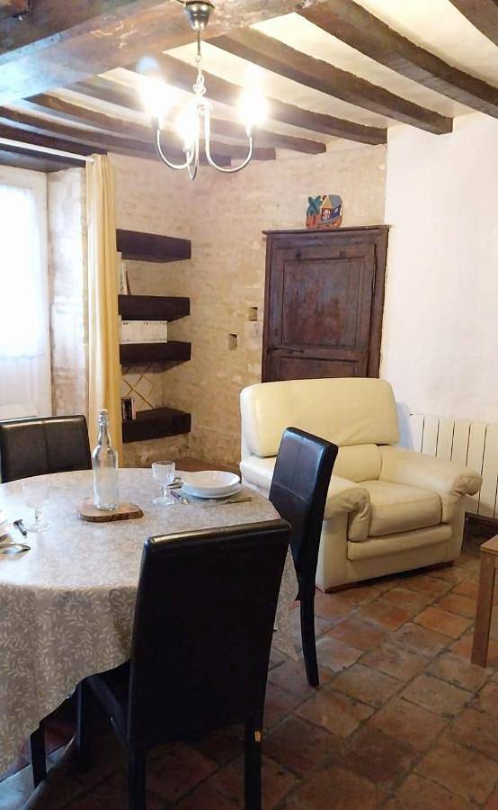 Appartement entier, One-Bedroom Apartment in Bernay-Neuvy-en-Champagne, Sarthe