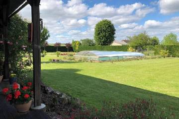 Gîte pour 8 personnes, avec jardin et terrasse à La Tour-Saint-Gelin
