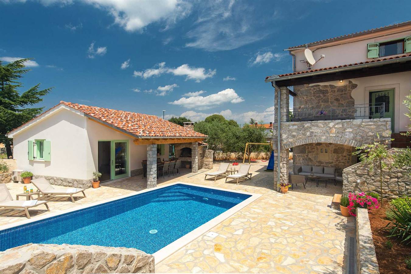 Ganze Wohnung, Schönes Steinhaus Iva mit beheiztem Pool in Krk Stadt, Krk