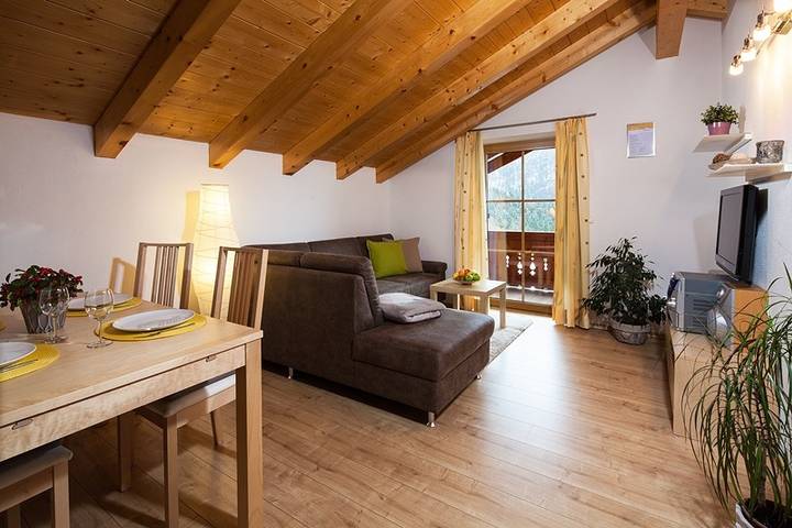 Ganze Ferienwohnung, Haus am Bergbach - Ferienwohnung 2 bis 4 Personen, 63 qm, 2 Schlafzimmer, Balkon, Nichtraucher in Schönau am Königssee, Berchtesgadener Alpen