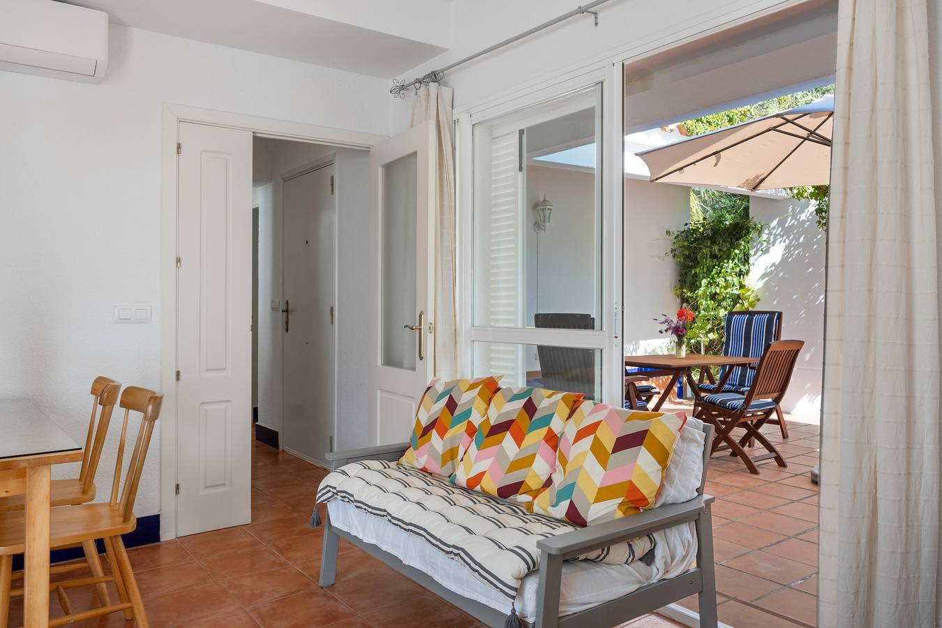 Villa 'Camaleón' mit Gemeinschaftspool, Wlan und Klimaanlage in Novo Sancti Petri, Chiclana de la Frontera