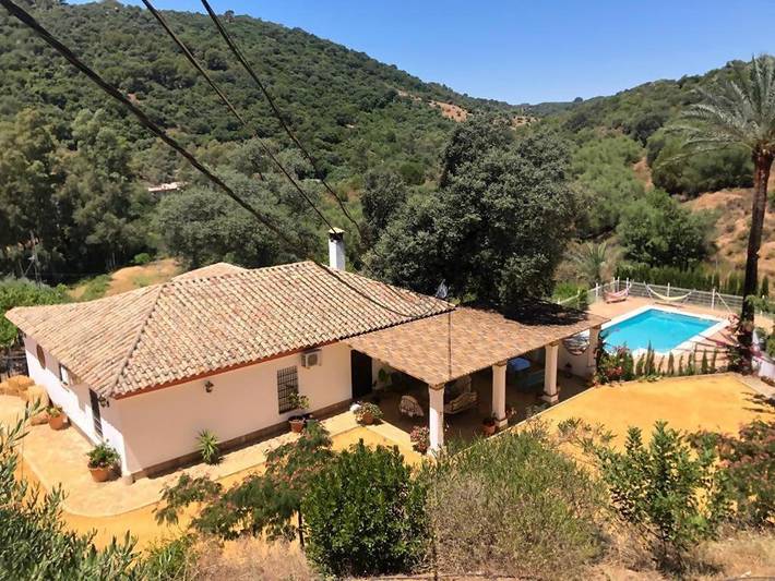 Casa rural para 8 personas, con jardín además de piscina y vistas en Vega del Guadalquivir