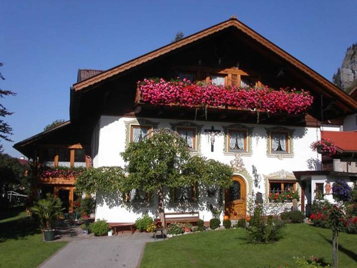 Ferienwohnung für 3 Personen, mit Balkon und Garten, kinderfreundlich in Nesselwängle