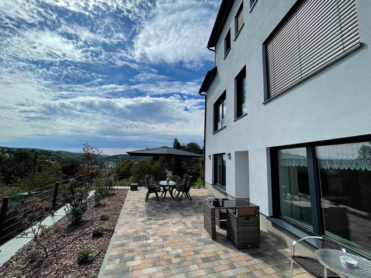 Ganze Wohnung, Ferienwohnung 'Sonnenhöhe' mit großer Terrasse und schönem Ausblick in Greiz, Region Greiz