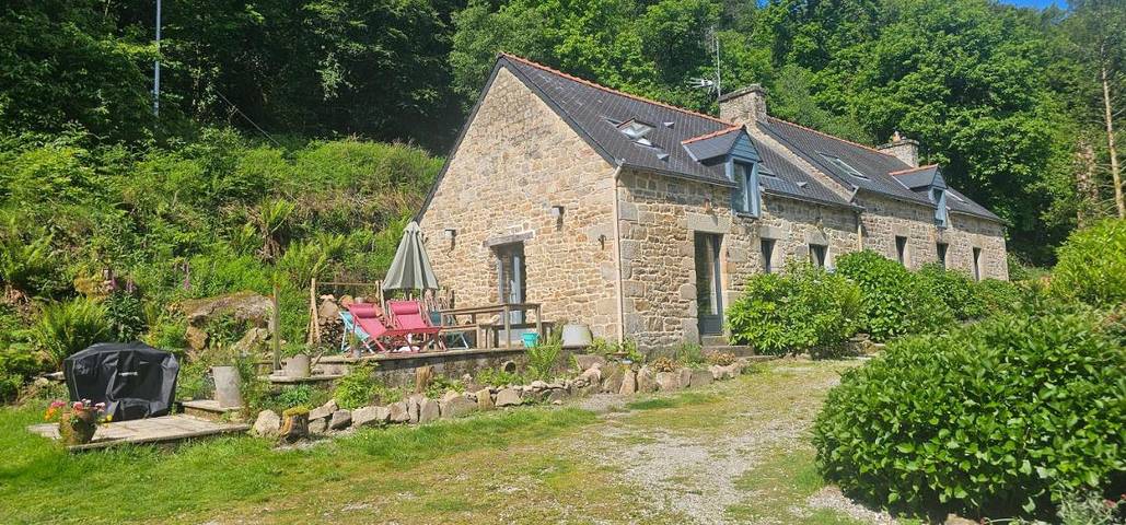 Maison de vacances pour 6 personnes, avec Terrasse et Jardin ainsi que Piscine et Vue à Ploërdut