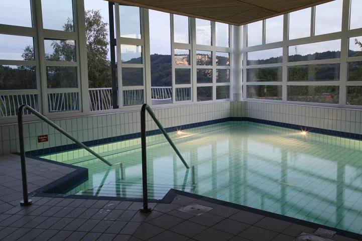 Hôtel pour 6 personnes, avec terrasse et jacuzzi ainsi que piscine et sauna à Le Brugeron - 4