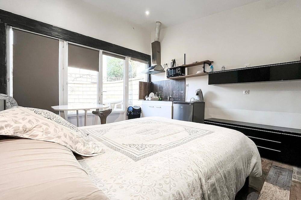 Nice home in Miramas with outdoor swimming pool in Miramas, Côte méditerranéenne (France)
